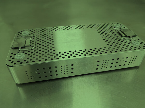 Metallbox zur Sterilisation von medizinischen Geräten