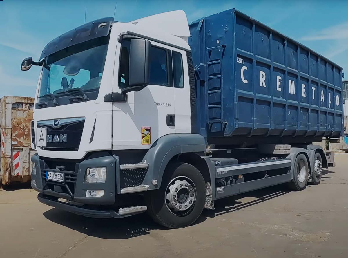 LKW mit CCronimet Cremetal Container